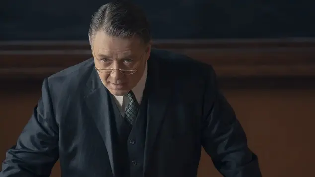 Russell Crowe portraying Harvard professor Henry Murray in the Netflix film Unabomber