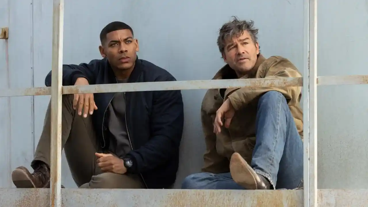 Aaron Pierre (left) as John Stewart and Kyle Chandler (right) as Hal Jordan in the HBO DC series
