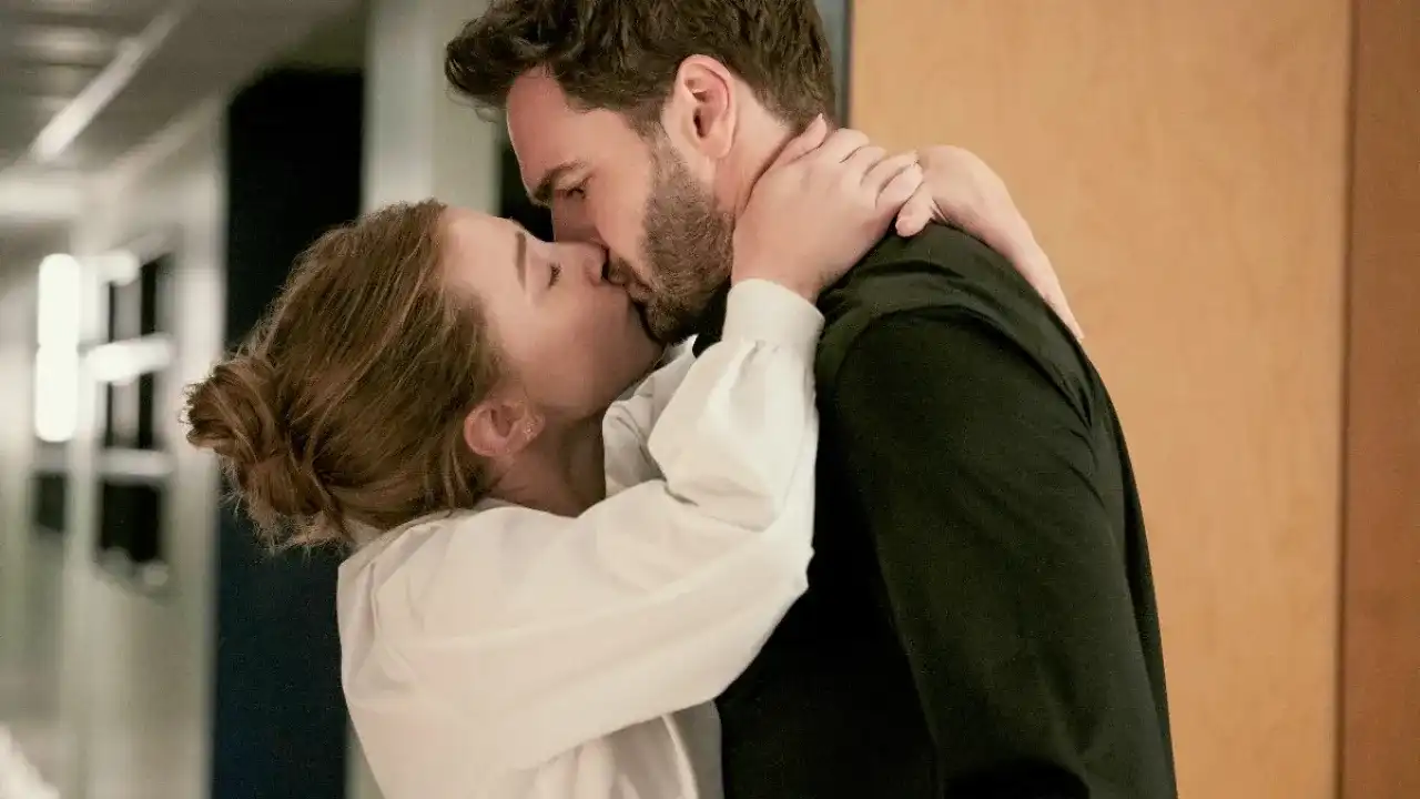 Lili Reinhart as Olive Smith and Tom Bateman as Adam Carlsen in the film adaptation of Ali Hazelwood's bestseller The Love Hypothesis, which premiered on Prime Video.