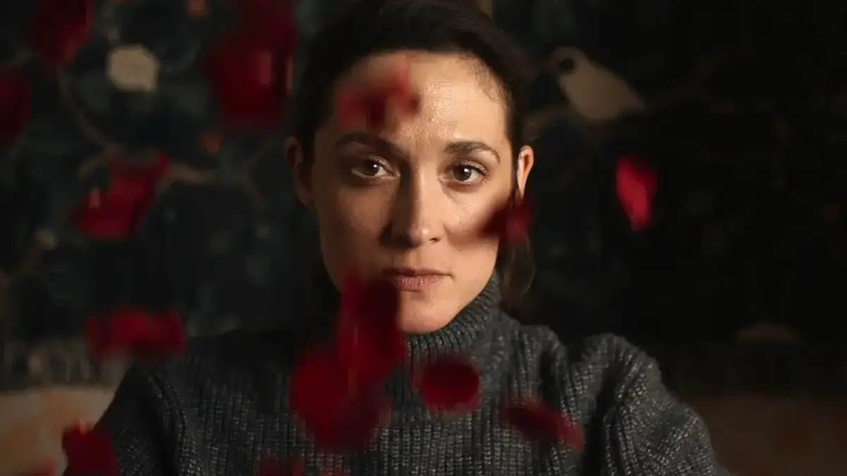 Friederike Becht as the reclusive novelist Lisa Konrad in the Netflix psychological thriller miniseries The Trap (Die Falle)