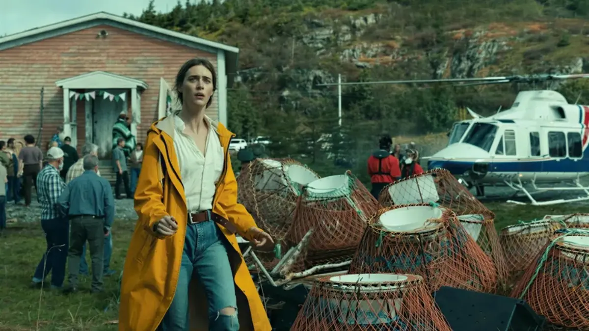 Mackenzie Davis plays marine research scientist Fonda Howander in the Netflix thriller miniseries Below